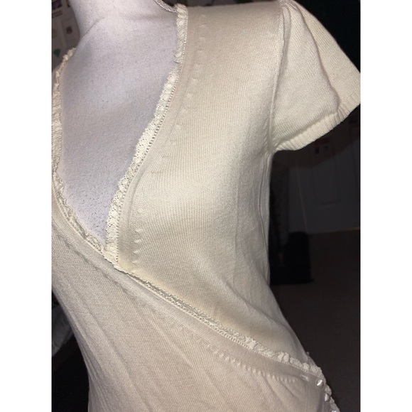 Women’s Cream Old Navy Brand Perfect Fit Sweater NWT 🤎 - Picture 4 of 17